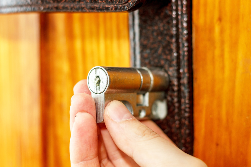 Дверной Сервис - услуги по входным дверям: замена замков и личинок ...